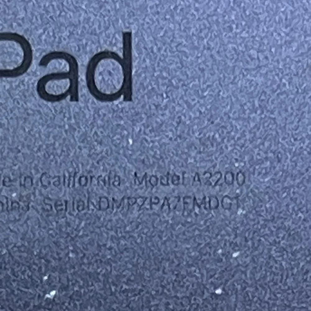 Apple iPad 7th Gen Black WiFi Cracked Screen For Parts Repair Only Not Working‎